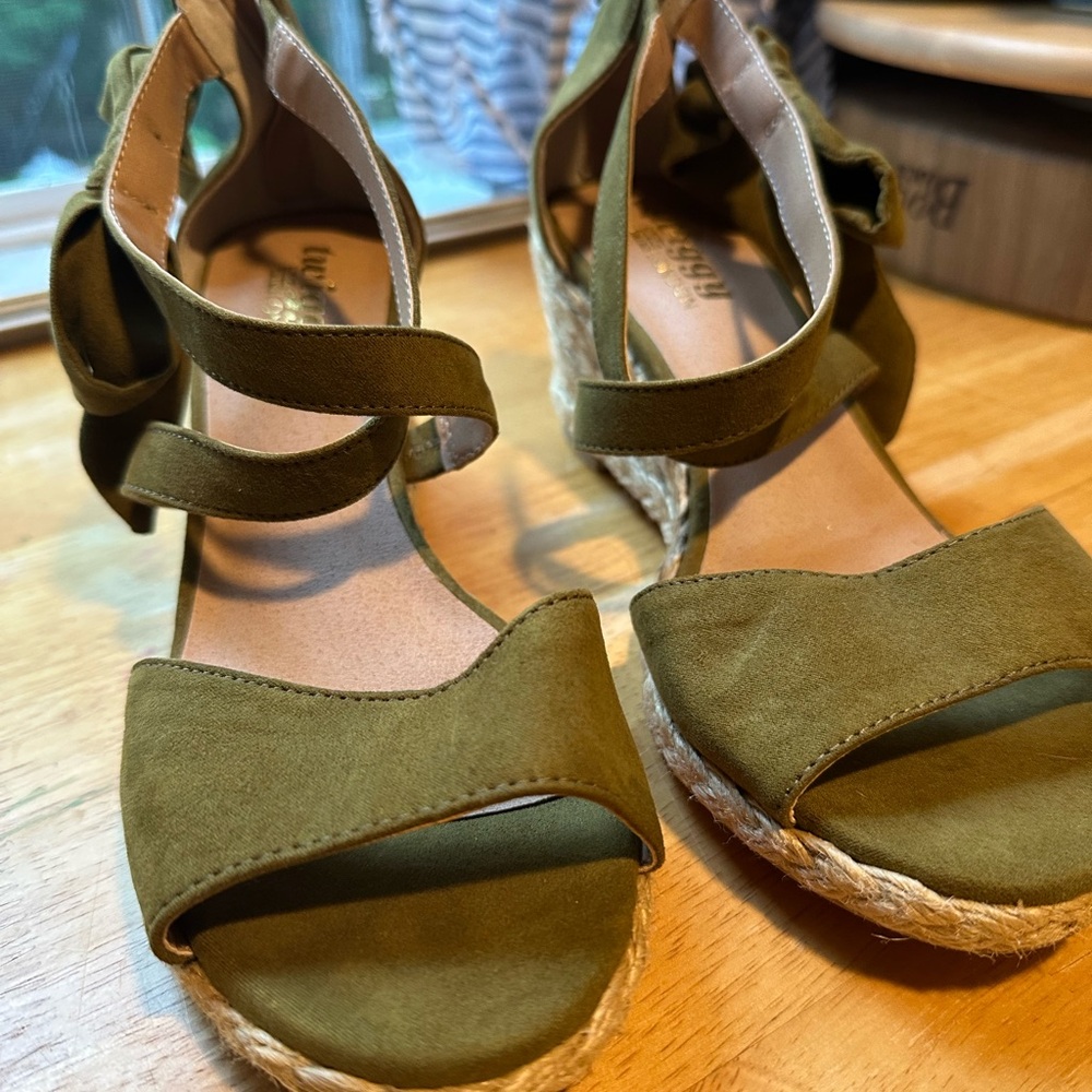 Twiggy London Women's Olive Green Wedge Sandals